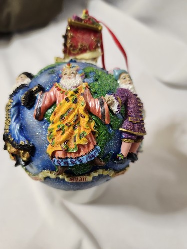 Christopher Radko Santa's Around the World 2001 Merry Christmas Ornament EUC! - Picture 4 of 16