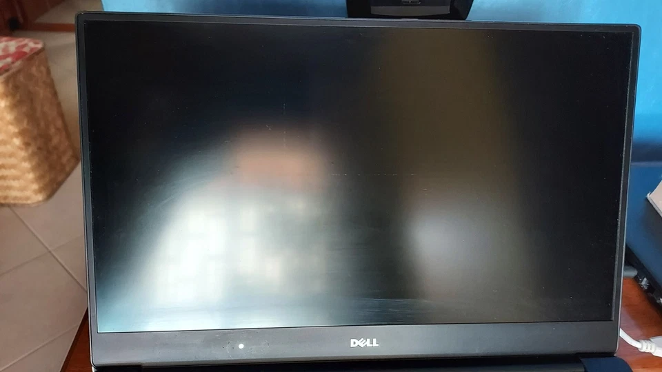 Portatile Dell XPS 9560 i7 15.5" usato buone condizioni  - Immagine 3 di 4