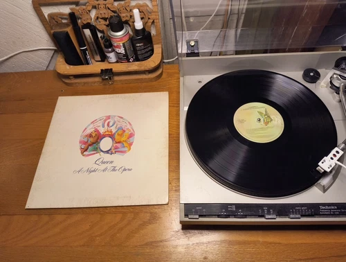 Queen, A Night At The Opera , 7E-1053 Elektra Records , Butterfly Label Original