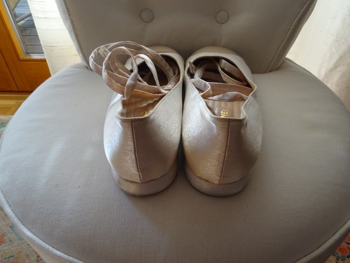 Niedliche Ballerina mit Bindebändern von Chanel, cremeweiß-rose, Gr. 40 - Bild 4 von 24