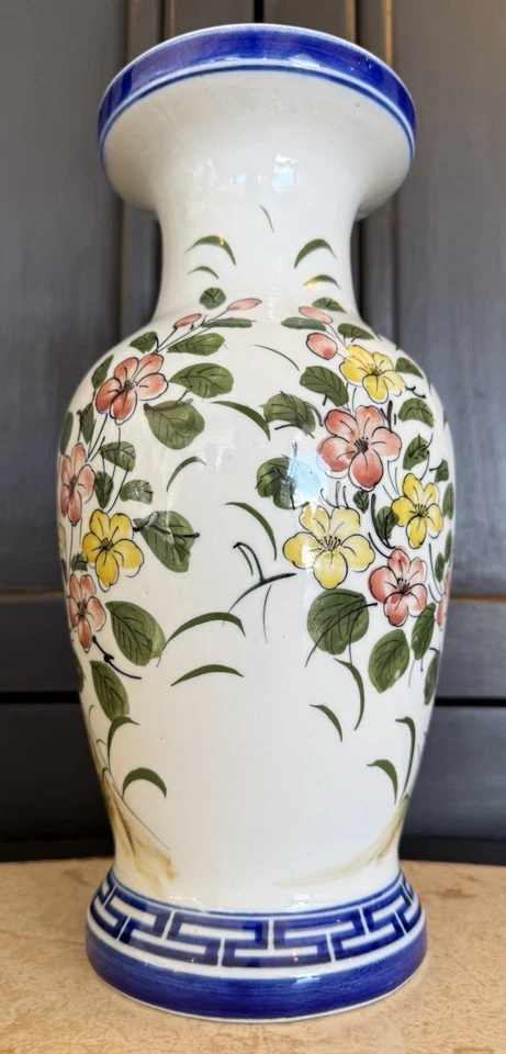 Jarrón de cerámica vintage estilo chinoiserie floral pintado a mano Foto 3 de 4