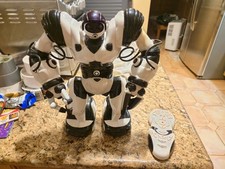 WowWee Robosapien Interactive Robot Humanoid 2004 w Remote WORKS 