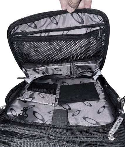 OAKLEY TACTICAL VERTICAL MESSENGER BAG BLACK 15” LAPTOP TRAVEL CARRYON 2.0 - 第 8/11 張圖片