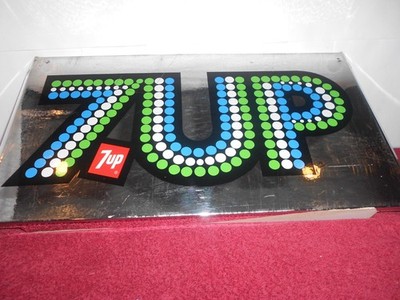 VINTAGE 7 UP SODA POP STORE RACK DISPLAY PANEL ADV. SIGN 1976 DIE CUT METAL -X25