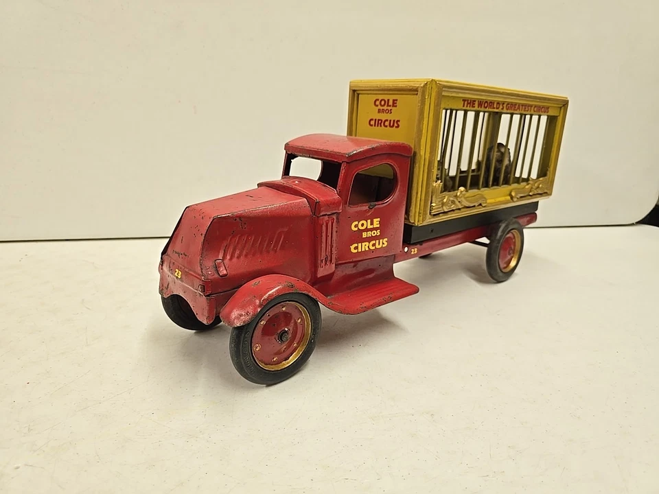 Camión antiguo Turner Toys personalizado de acero prensado y madera Cole Brothers Circus Mack Foto 2 de 4