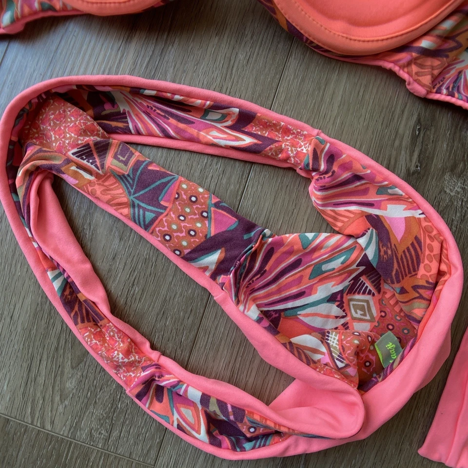 Top de Biquíni Anthropologie Maaji Tamanho P Parte Inferior Tamanho G Multi Estampa Funky Gráficos - Imagem 3 de 4