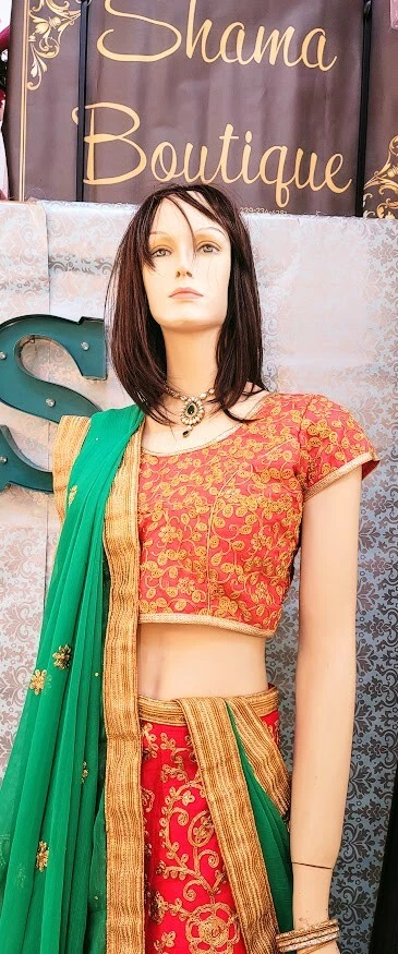 ~*~*~*~*Lehanga roja y verde con hermosos bordados pesados Foto 2 de 2