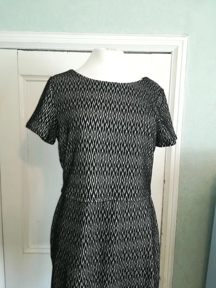 Primark atmosphere black cream diamond short sleeve dress size 12 bnwt - Image 4 of 4