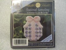 MILL HILL SEASONAL SAMPLING COUNTED GLASS BEAD KIT-MHSA5 - PASTEL BOW