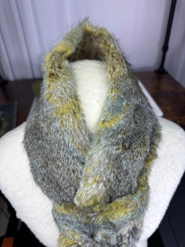 SPECIAL KIT Gedifra 100% Real Chinchilla Collar, Gedifra Yarn Lot & Pattern Book - Image 2 of 4