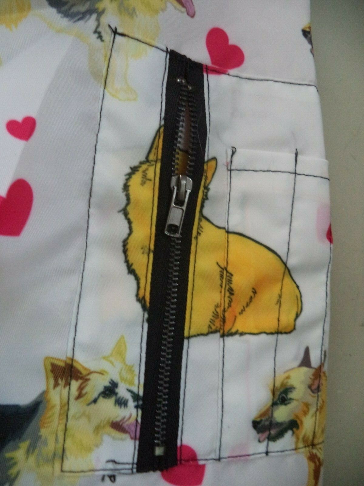 Woman’s Quilted Dog Print Jacket White w/ Dogs & Hearts Print Poly Size