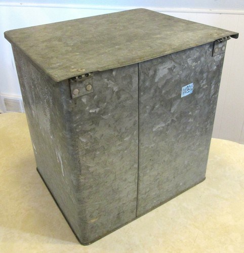 Antique Galvanized Hershey Estates Dairy Co. Front Porch Metal Milk Box - Picture 5 of 8