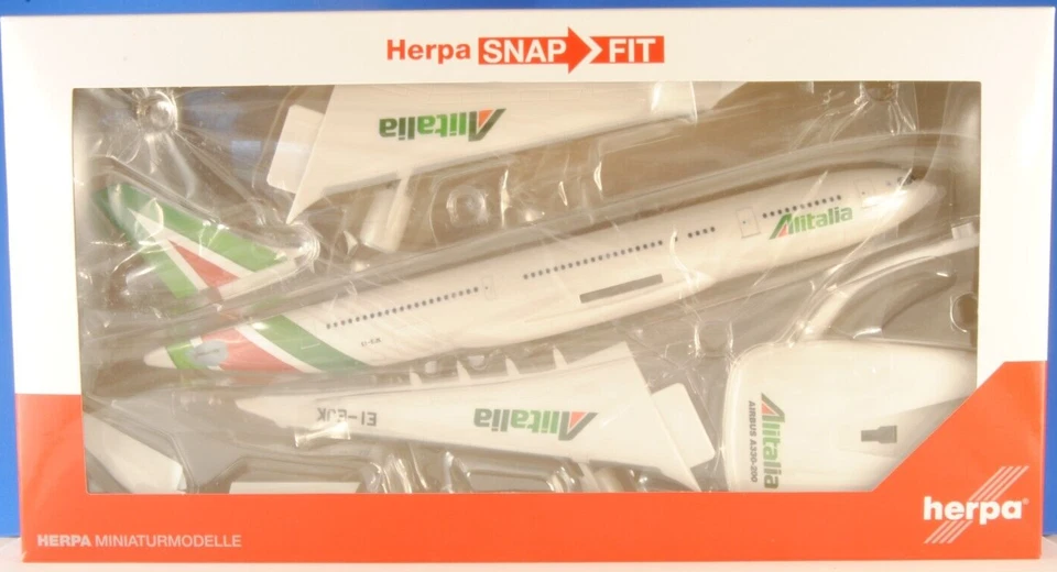 HERPA 610933-001 Aereo modello Airbus A330-200 compagnia Alitalia 1:200 Snap-Fit - Immagine 2 di 4