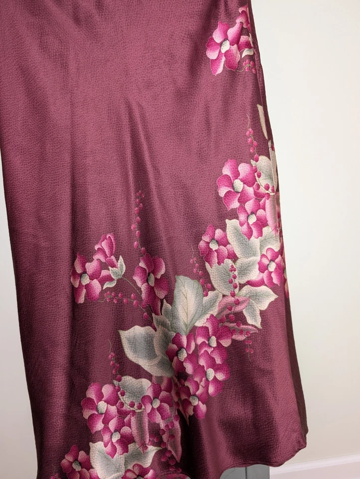 banana republic 100% silk midi skirt, burgundy red with floral , size 6 - Image 2 of 3