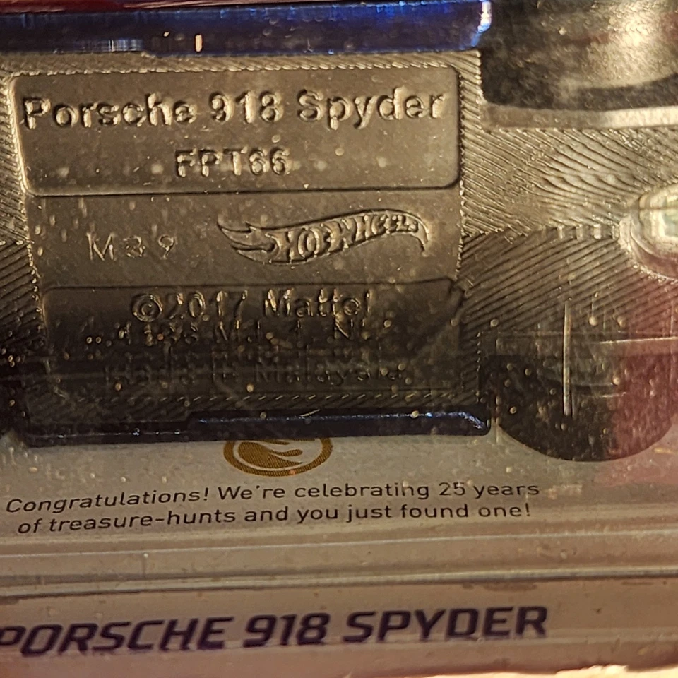 Hot Wheels Super Treasure Hunt Porsche 918 Spider en paquete hecho 2017 Foto 4 de 4