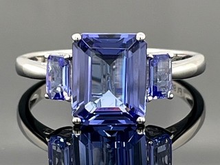 RING GR. 20 (CA.63) 950/ PLATIN MIT TANSANIT AAAA SCHMUCKJAGD