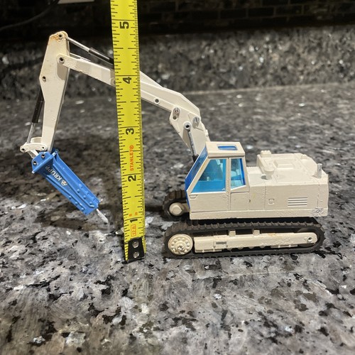 Eder R835 Excavator w/ Krupp Hammer 1:50 Scale Diecast Model NZG 247 Damaged - Picture 17 of 17