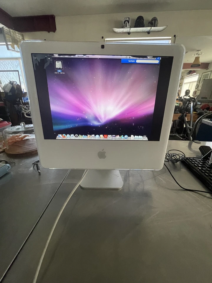 White Apple iMac, 17-inch wide screen computer, 1.83GHz Intel Core Duo - Image 2 of 4