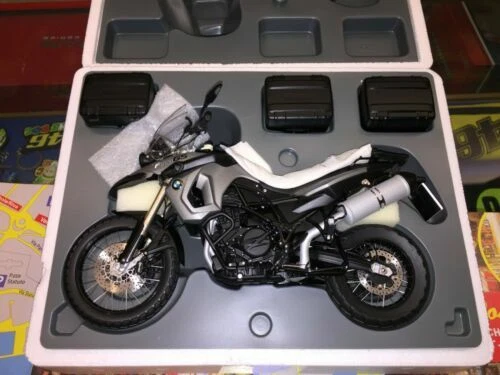 Altri modellini statici di veicoli scala 1:10 per BMW