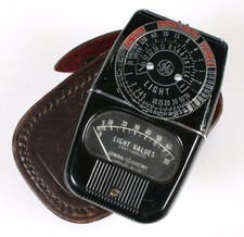 G.E. EXPOSURE METER W/ CASE