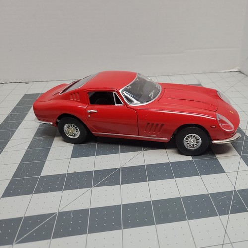 ERTL 1/18 SCALE 1966 RED FERRARI GTB 4. - Picture 4 of 9