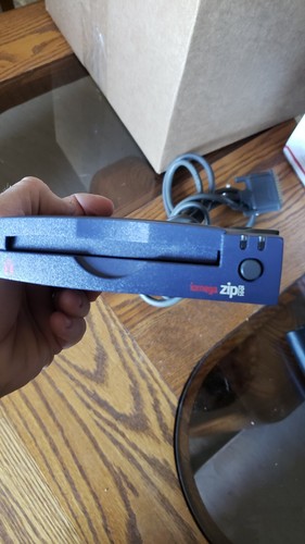iOmega ZIP 100 Z100P2 100MB External Parallel Drive No Ac Adapter - Picture 2 of 7