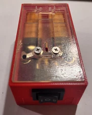 BOTH - 9 or 18 volt powered Break In Stand Box For HO with tire contact check