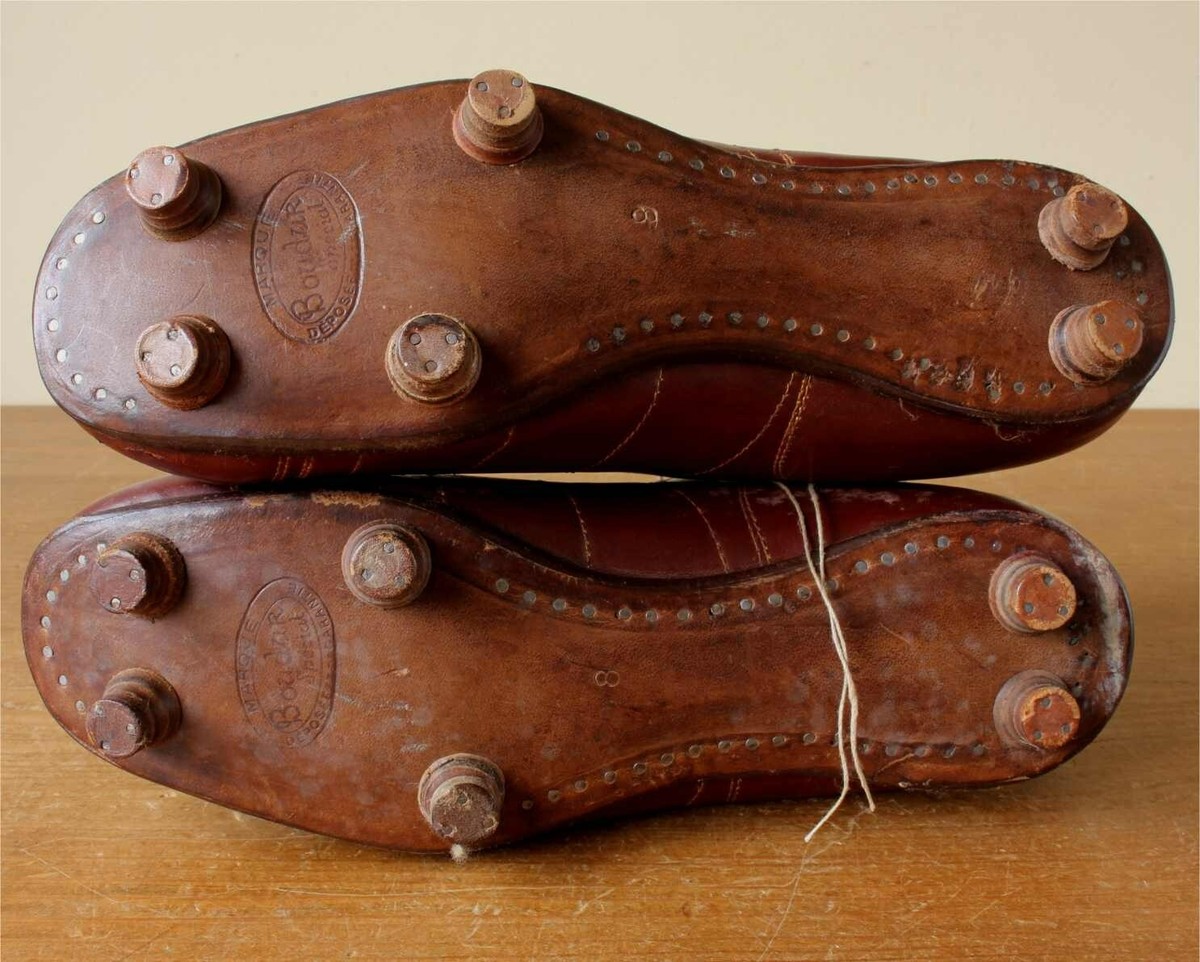コンランショップ×SONNENLEDER football アンティーク Vintage Red Leather Football Boots. Pair of French Boudur Soccer