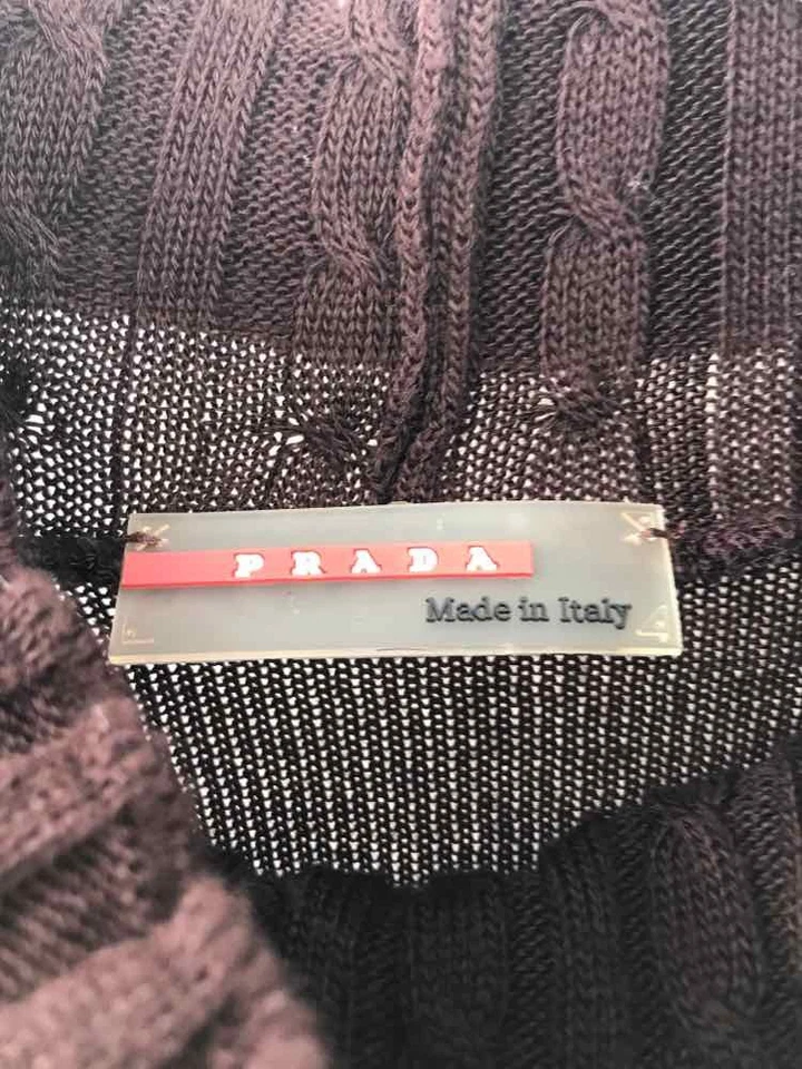 Suéter Prada de segunda mano marrón talla mediana manga corta Foto 3 de 3