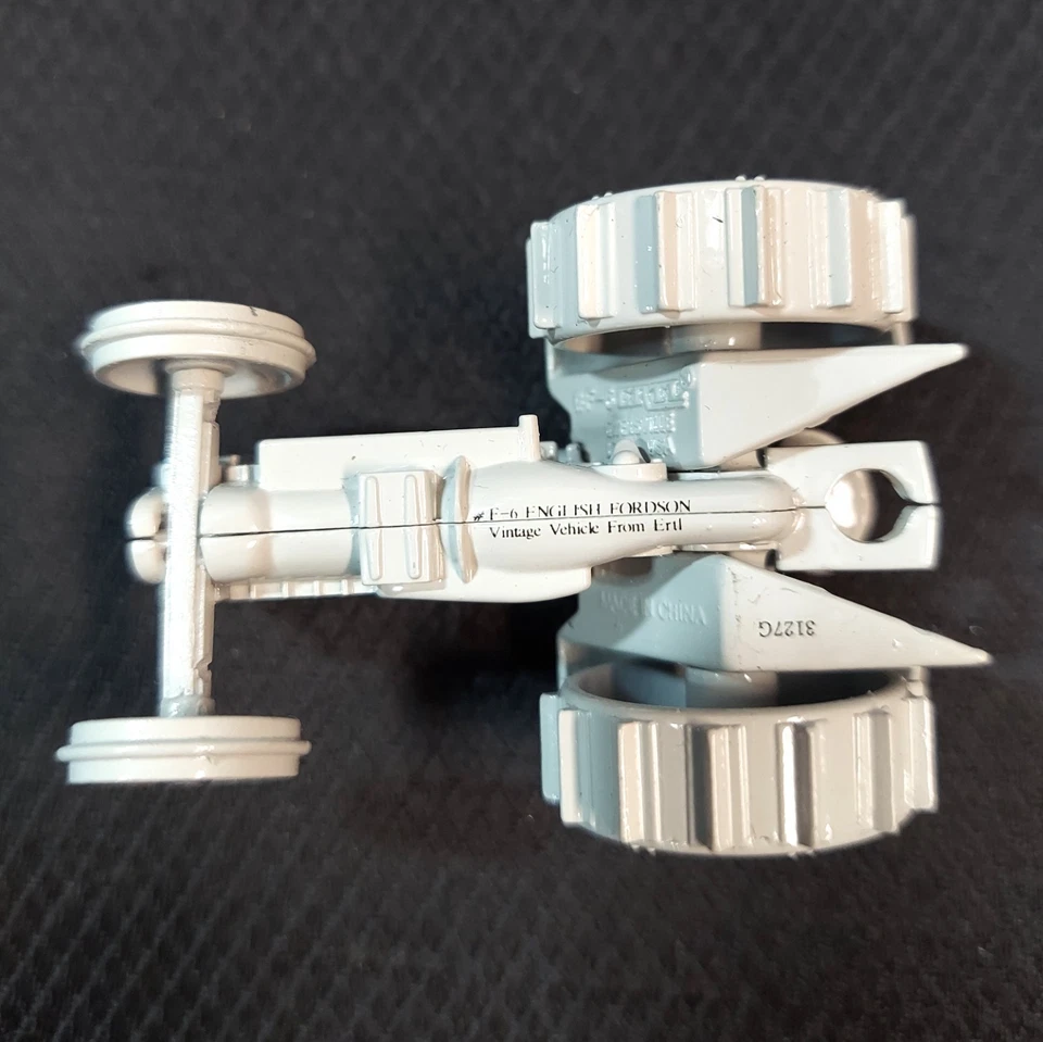 Ertl F6 English Fordson Tractor Model 1/43 scale grey, use with O Gauge railroad - Image 4 of 4