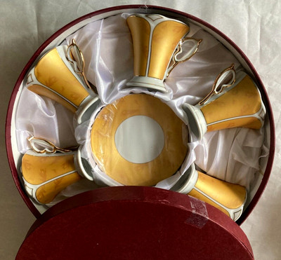 NIB Gold Fine Porcelain Tea/Coffee 6 pc set: Cups & Saucers European Home Decor