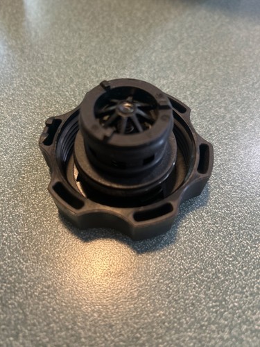 2011-2016 Chevrolet Chevy Cruze Radiator Coolant Reservoir Tank Cap Cover OEM - Bild 2 von 3
