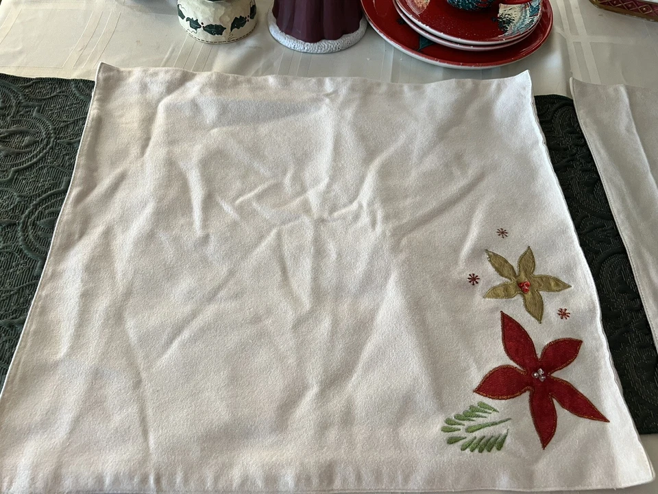 TAG Hvy Cotton Red & Gold Poinsettias Place Mats Set of 4 Christmas Placemats - Image 3 of 4