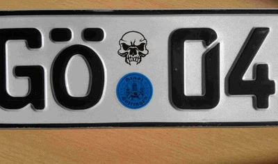 Skrull Totenkopf Schädel  Kennzeichen Nummernschild Aufkleber  AU Plakette - Bild 1 von 2