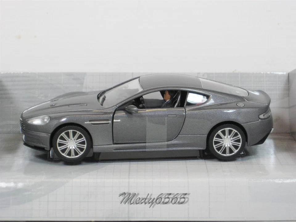 Corgi Casino Royale "With Figure" Aston Martin DBS Scale 1/36 - Image 3 of 4