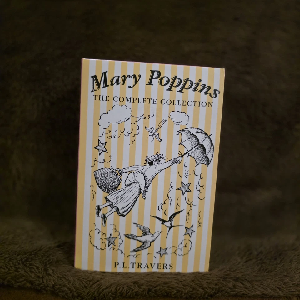 Mary Poppins (Collins Modern Classics) by P. L. Travers The Complete Collection  - Image 2 of 4