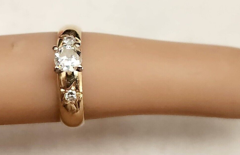 14KT YG VINTAGE DIAMOND RING 3 DIAMONDS S-5 WT2.7 GR