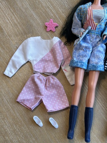 2 Mattel 1980's Vintage Barbie Dolls Doll Lot With Clothes & Accessories. - Picture 5 of 18