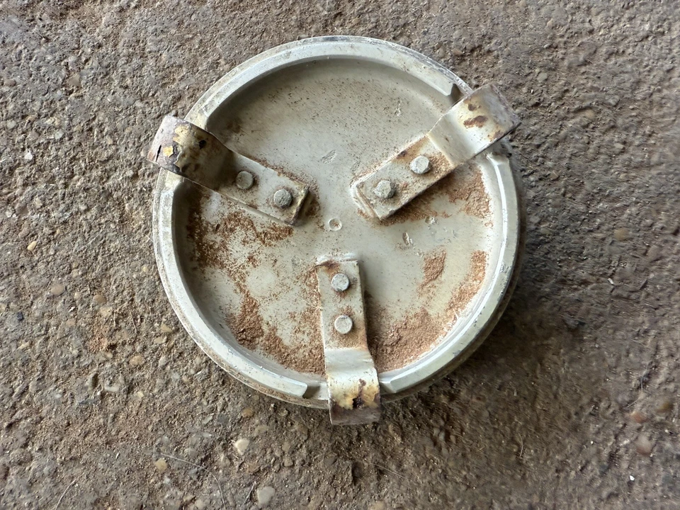 Tapa central SOMBRERO MEXICANO MERCEDES CANTIDAD 1 1971-85 R107 C107 280 380 350 450 SL/SLC Foto 3 de 4