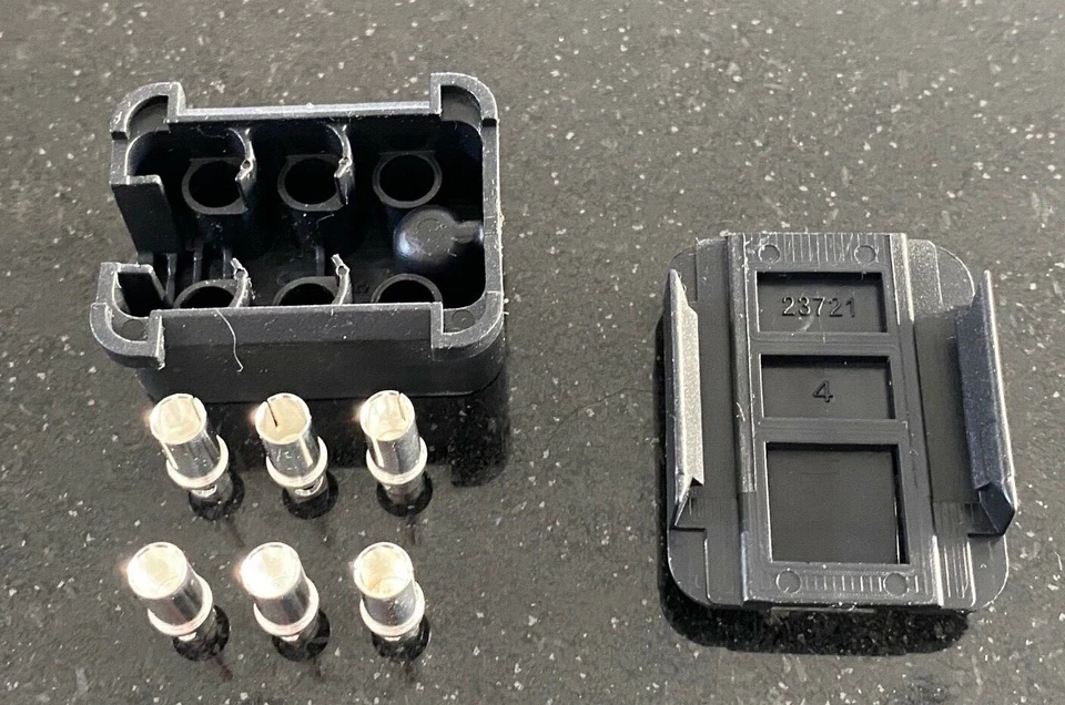 Mercedes-Benz Stecker 6-polig mit Hülse W107 W108 W111 W113 W201 W123 W114 W126  - Image 4 of 4