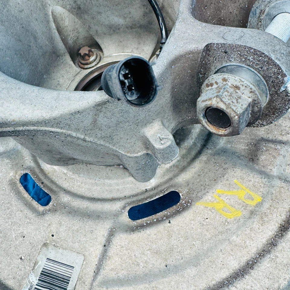 BMW 650i xDrive 2012-2017 conjunto de buje de nudillo de pasajero trasero derecho OEM 6796146 Foto 4 de 4