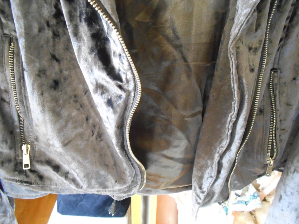 NEW LOOK VELVET MOTO JACKET-GRAY-WOMEN'S SIZE L-SILVER ACCENTS-NEW W DEFECT. - Image 4 of 4