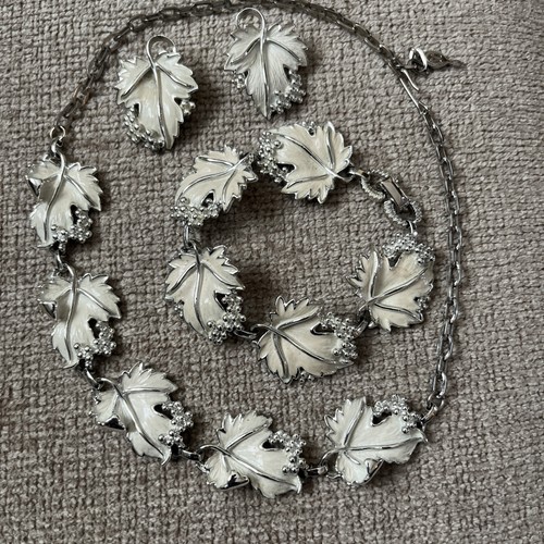 Vtg-Sarah Coventry White Grape Leaf Parure-Necklace Clip Earrings Bracelet