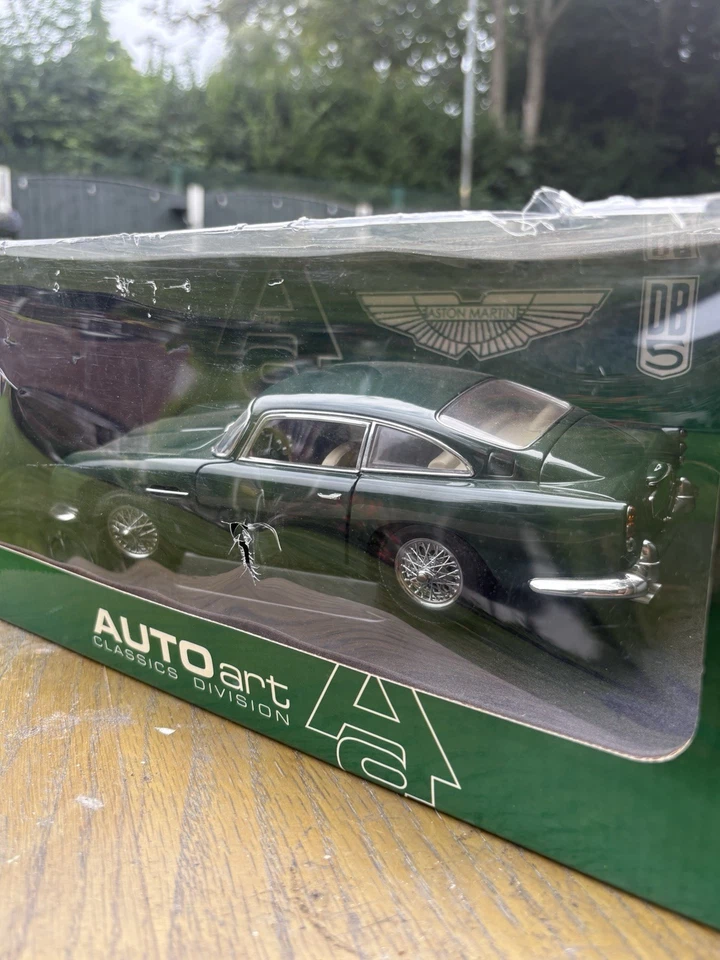 Autoart Classics Division Db5 verde Foto 3 de 3