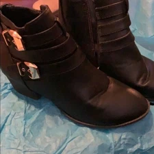 Top Moda ankle black leather buckled design women’s boots size 9 small heel 