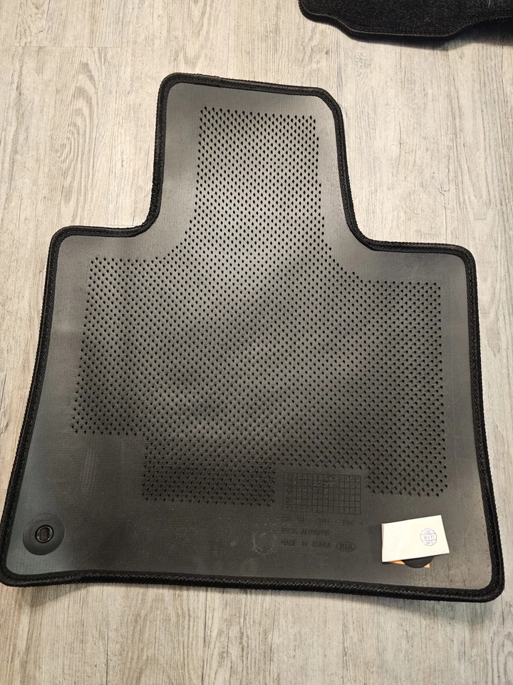 Подлинный оригинальный производитель 2021-2023 Kia Sorento черный ковер коврики комплект - Изображение 4 из 4