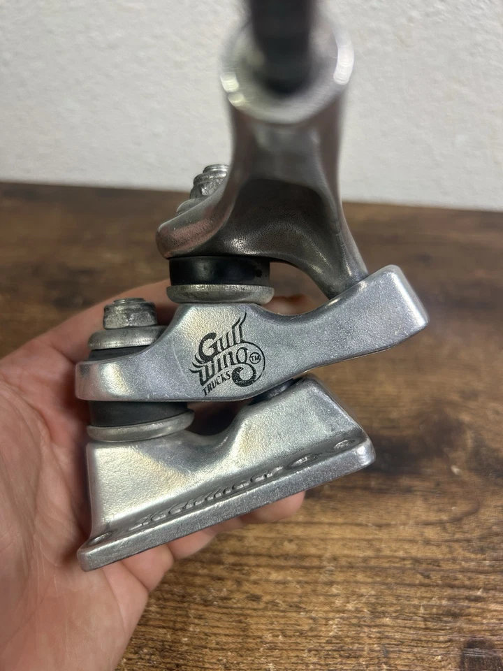 1 camión de talla de monopatín vintage Gullwing Sidewinder 9" de ancho Foto 2 de 4