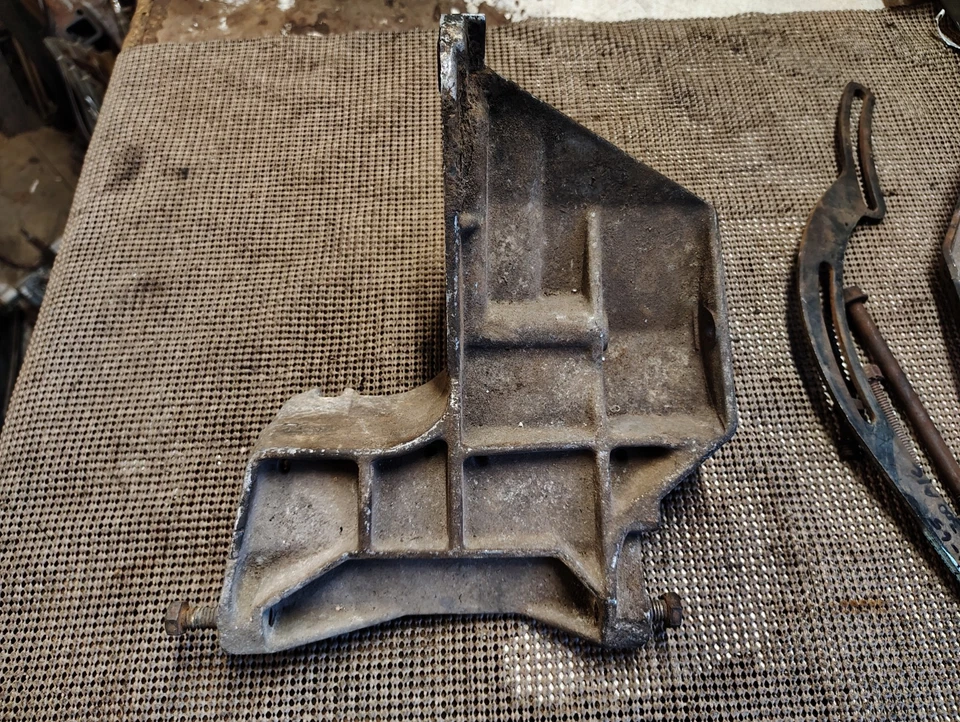 1964 1965 Buick Skylark Special Sport Wagon 300 suportes alternadores A/C 1368640 - Imagem 4 de 4