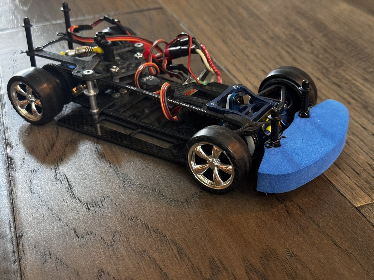 HPIマイクロRS41/18 HPI Micro RS4 on Road 1/18 Scale 4WD - Brilliant Design
