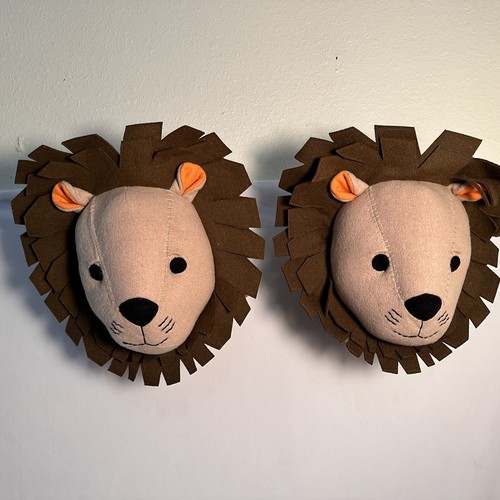 Target Pillowfort Lion Head 16" Wall Hanging Plush 3D Decor Mascot Pack Of 2 - 第 1/11 張圖片